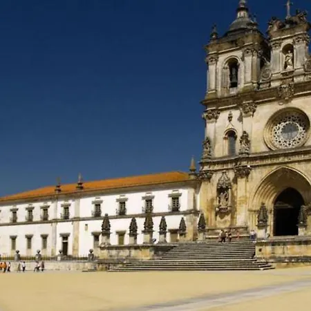 Charming House In With Mountain View Alcobaça